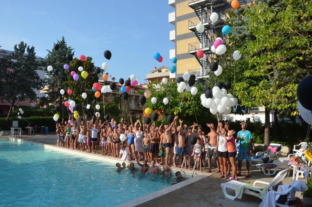Club Hotel Le Nazioni Montesilvano Marina Kültér fotó